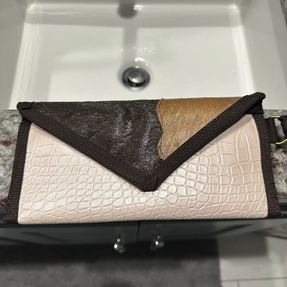 Cute clutch/wristlet